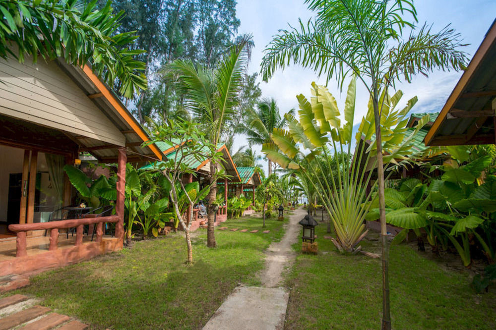 Mali Resort Pattaya Beach Koh Lipe Extérieur photo